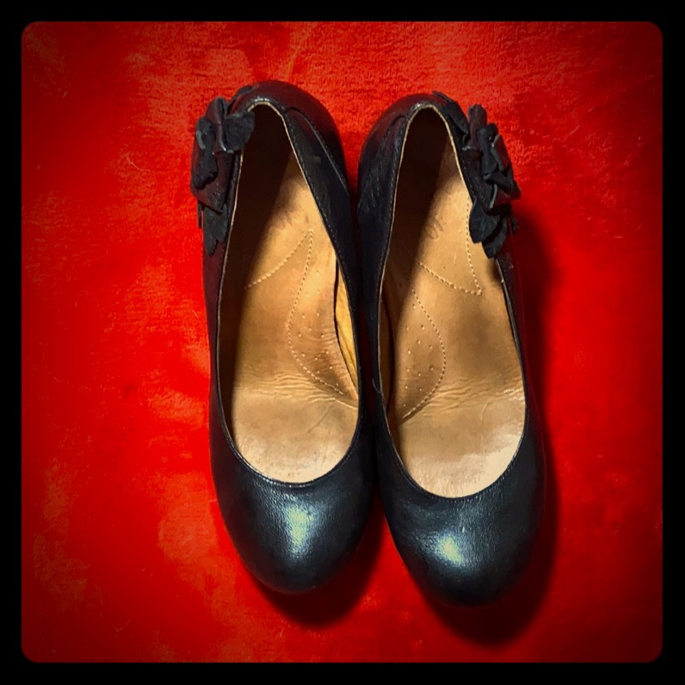 Flower accent black heels